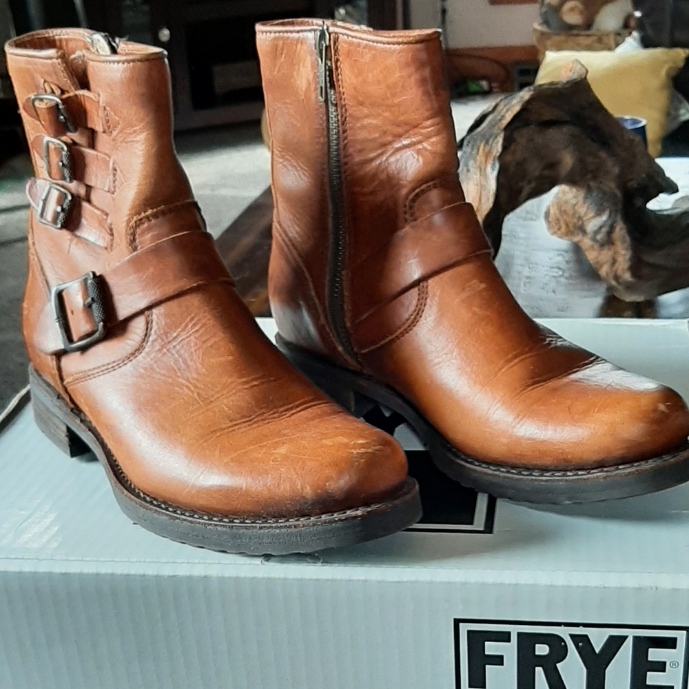 Frye Veronica Belted Short Boot in Cognac sz 7 1/2 with box